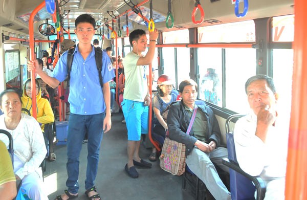 Bus passengers strongly reduced in HCMC last year (photo: SGGP) Bus passengers strongly reduced in HCMC last year (photo: SGGP)